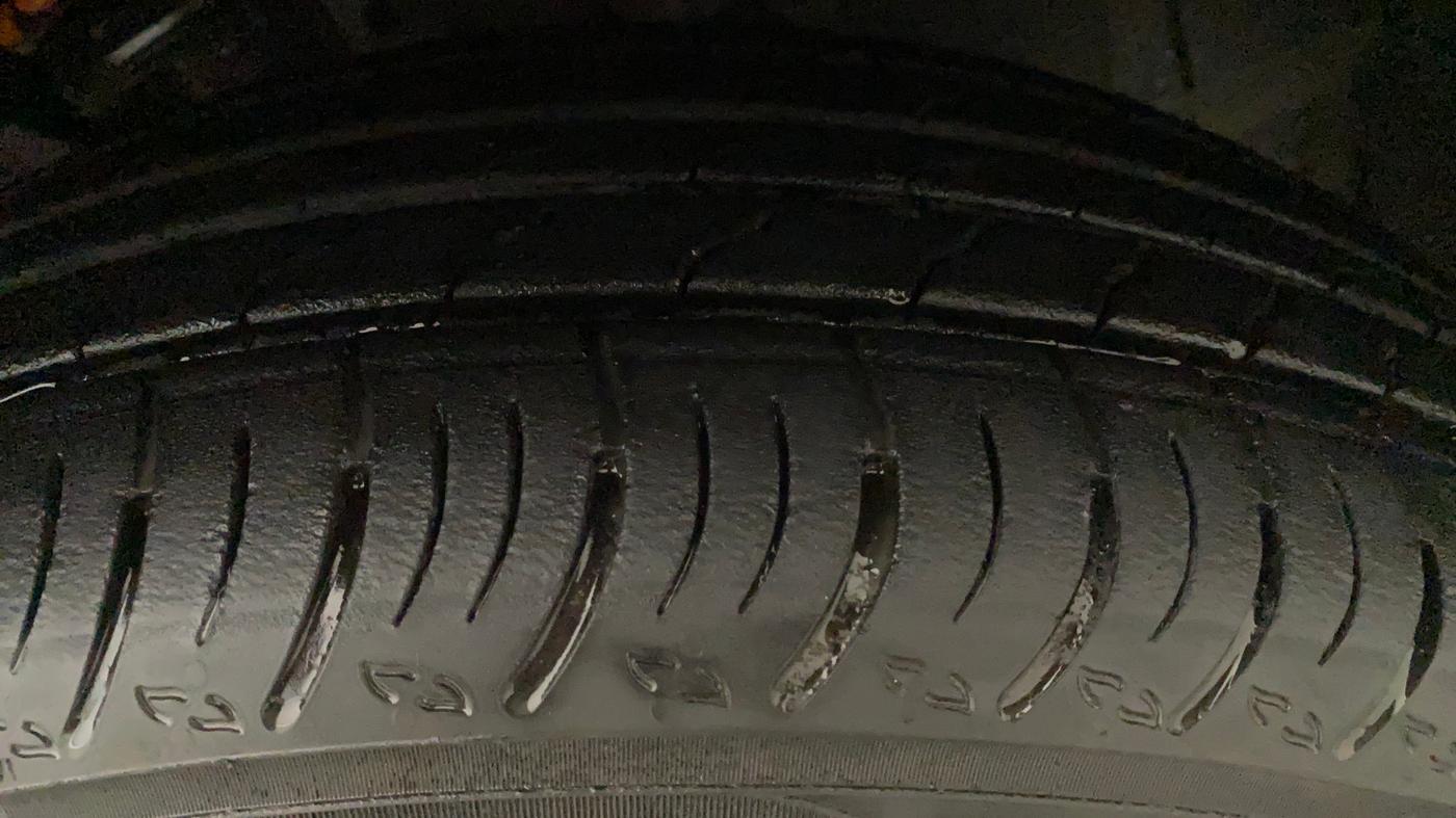 2022 Nissan MAGNITE XV PREMIUM TURBO CVT, Petrol, Automatic, 3,955 km, Left Front Tyre Tread