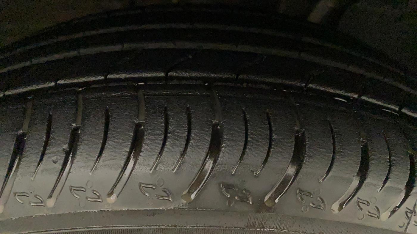 2022 Nissan MAGNITE XV PREMIUM TURBO CVT, Petrol, Automatic, 3,955 km, Left Rear Tyre Tread