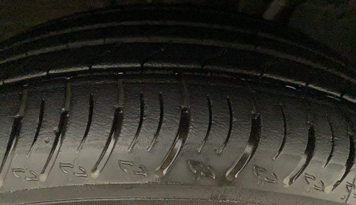 2022 Nissan MAGNITE XV PREMIUM TURBO CVT, Petrol, Automatic, 3,955 km, Left Rear Tyre Tread