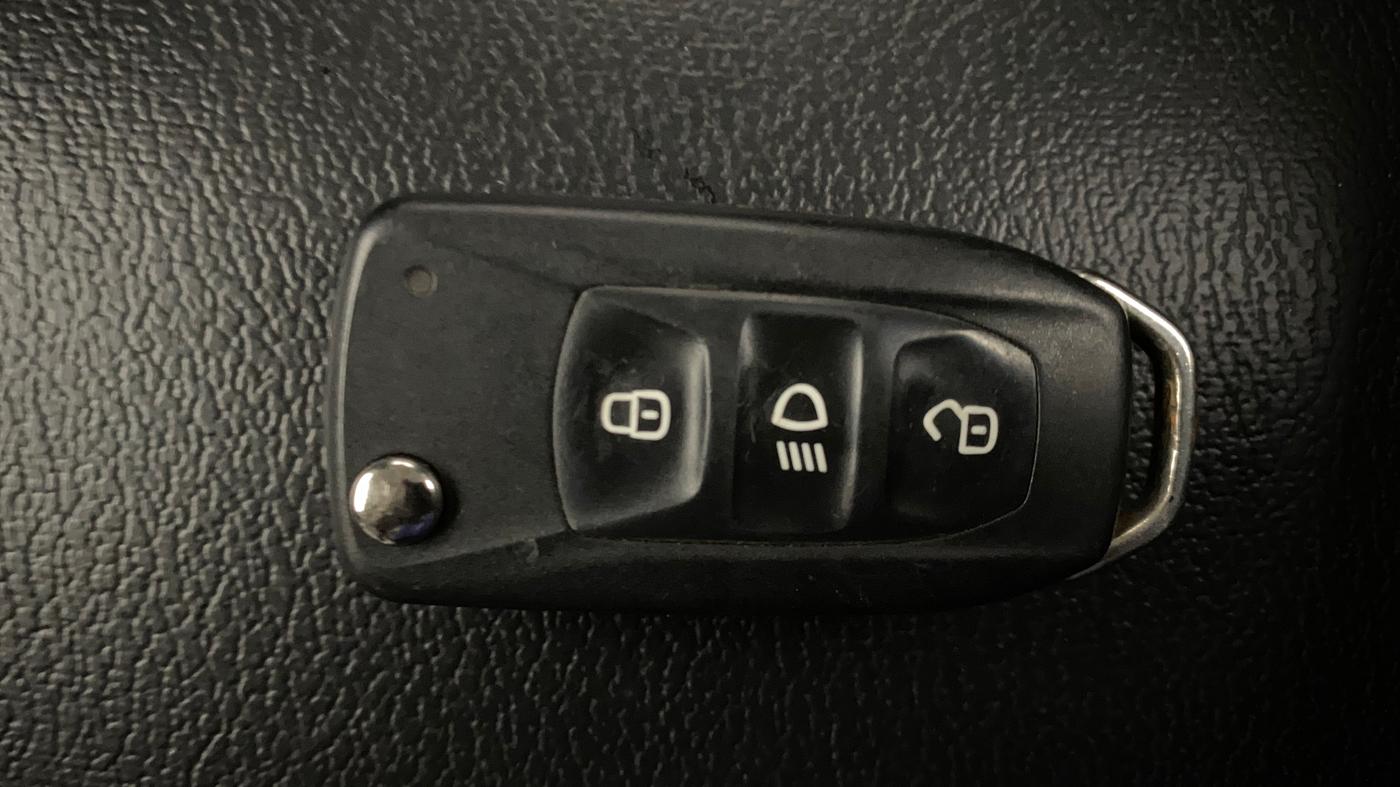 2021 Tata NEXON XM SUNROOF PETROL, Petrol, Manual, 18,367 km, Key Close Up