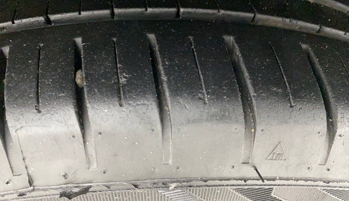 2015 Maruti Ciaz ZXI+, Petrol, Manual, 77,248 km, Left Front Tyre Tread