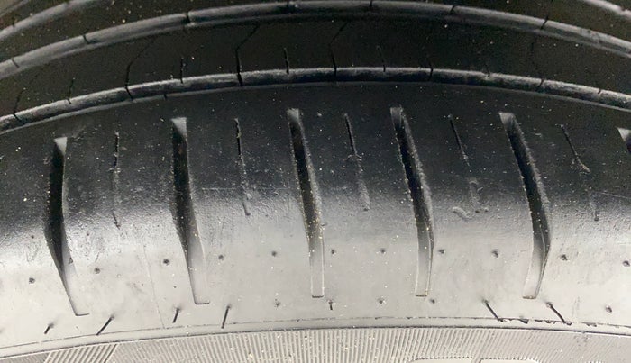 2015 Maruti Ciaz ZXI+, Petrol, Manual, 77,248 km, Left Rear Tyre Tread