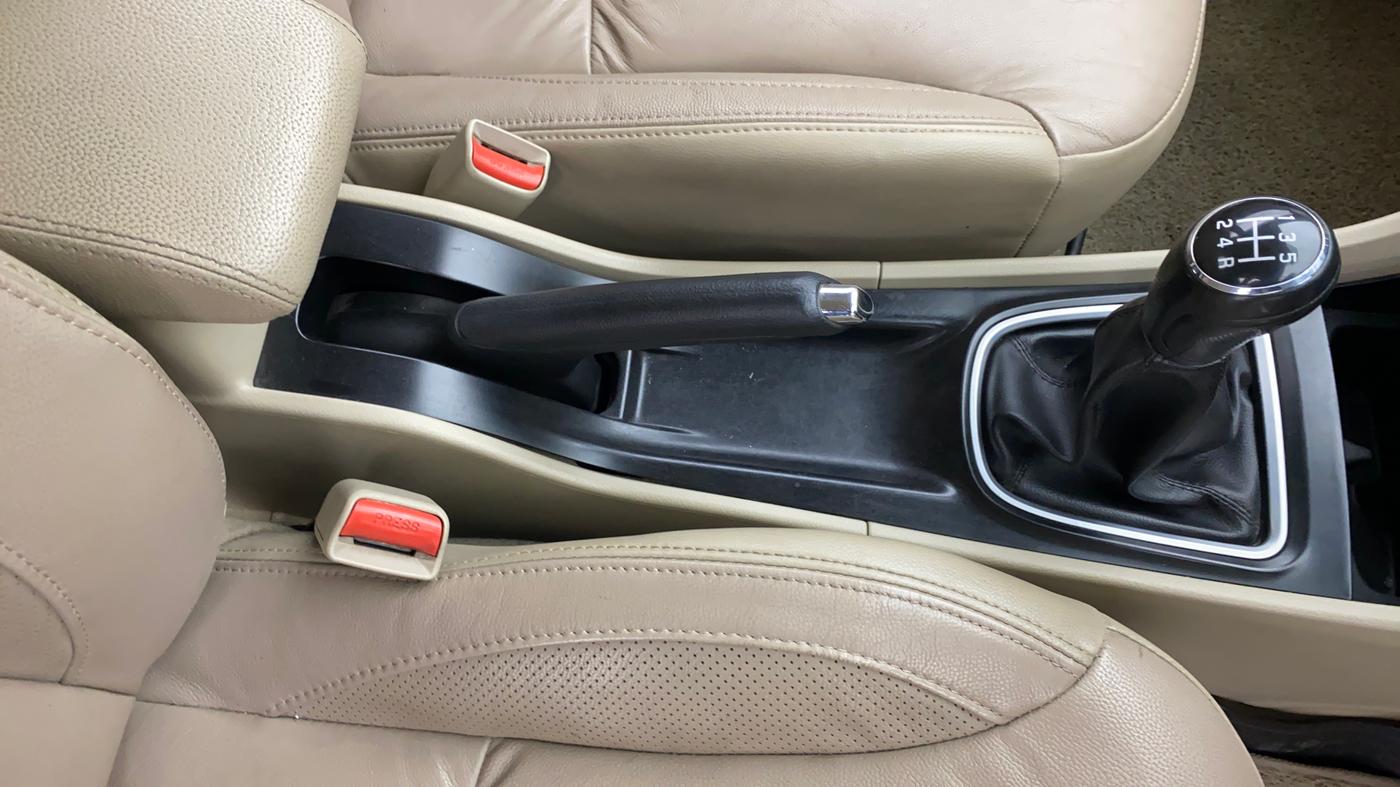 2015 Maruti Ciaz ZXI+, Petrol, Manual, 77,248 km, Gear Lever