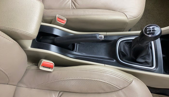 2015 Maruti Ciaz ZXI+, Petrol, Manual, 77,248 km, Gear Lever