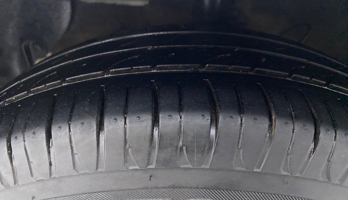 2020 Hyundai GRAND I10 NIOS MAGNA 1.2 MT, CNG, Manual, 98,057 km, Left Front Tyre Tread