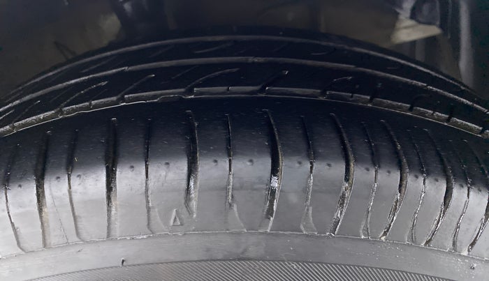 2020 Hyundai GRAND I10 NIOS MAGNA 1.2 MT, CNG, Manual, 98,057 km, Right Front Tyre Tread
