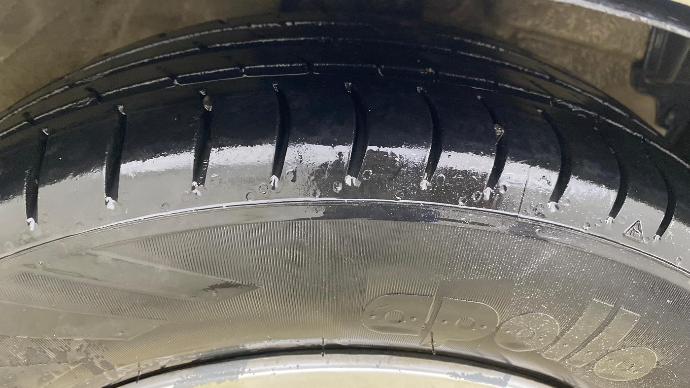 2017 Maruti Celerio ZXI, CNG, Manual, 97,337 km, Right Front Tyre Tread
