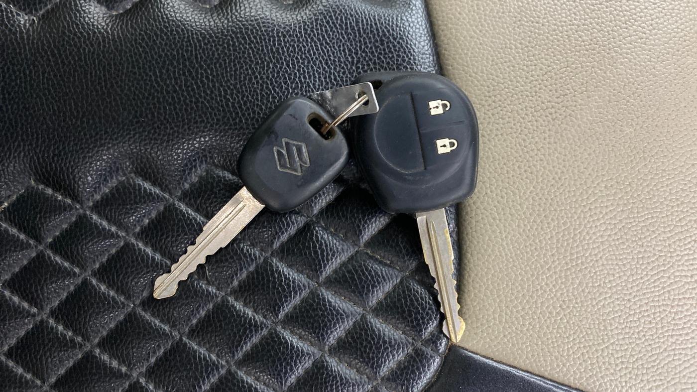 2017 Maruti Celerio ZXI, CNG, Manual, 97,337 km, Key Close Up
