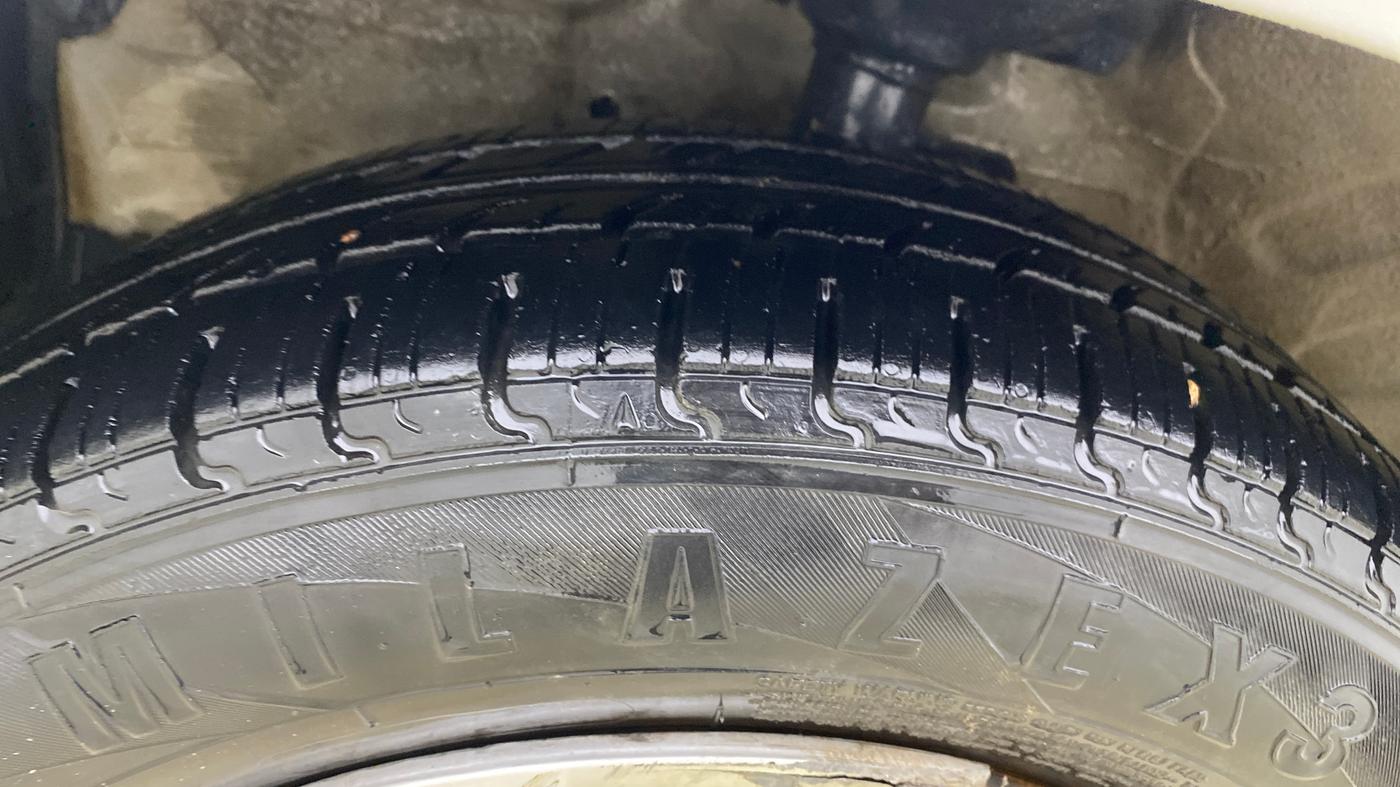 2017 Maruti Celerio ZXI, CNG, Manual, 97,337 km, Left Front Tyre Tread