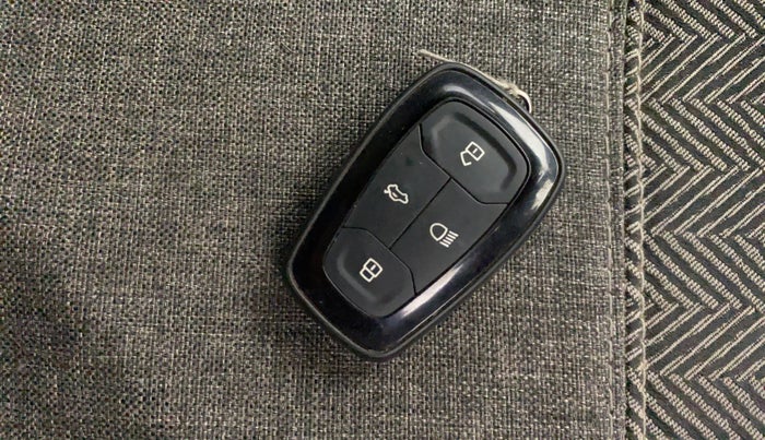 2021 Tata ALTROZ XZ PETROL, Petrol, Manual, 5,768 km, Key Close Up