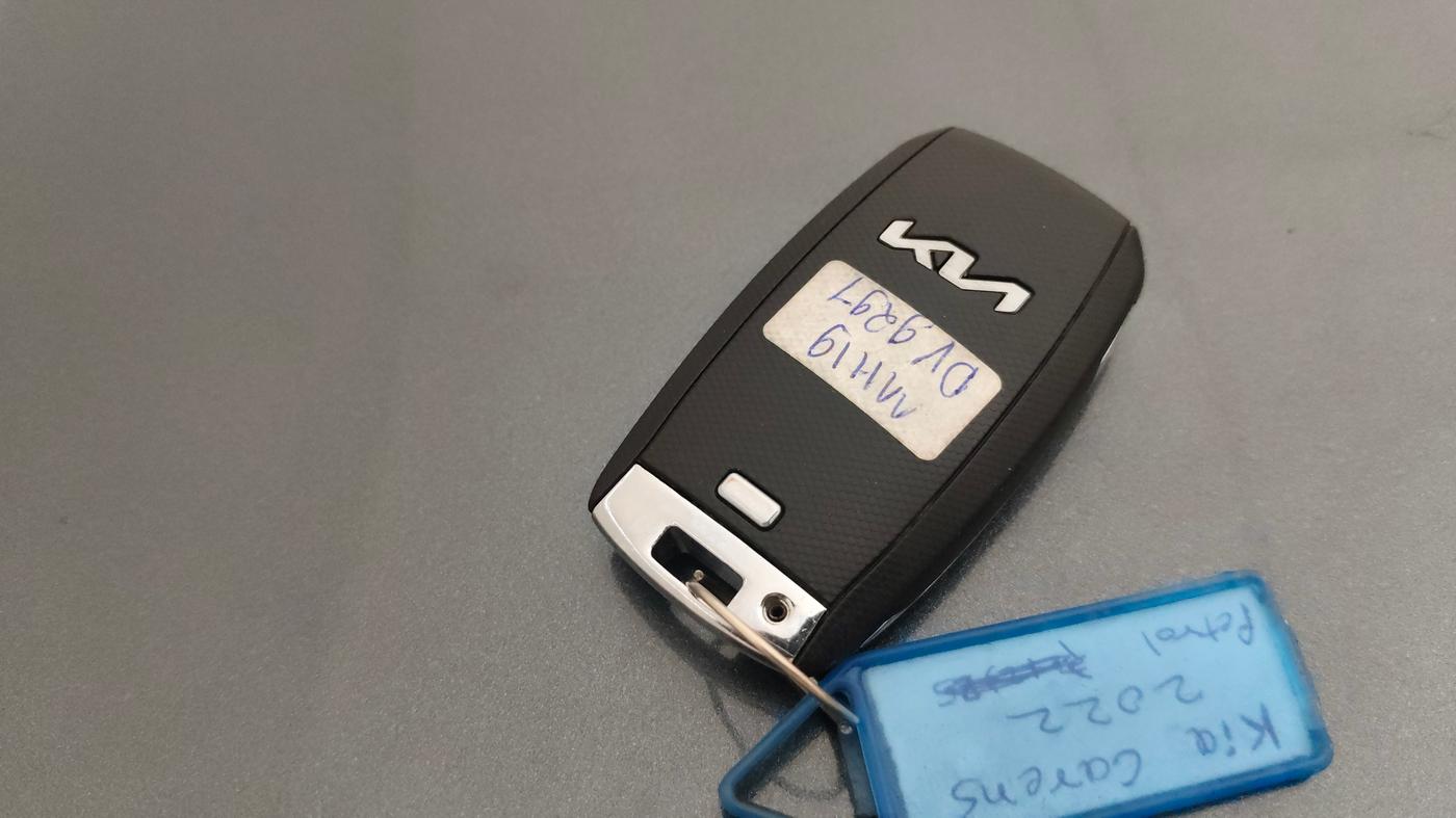2022 KIA CARENS PRESTIGE PLUS 1.4 PETROL 7 STR, Petrol, Manual, 22,469 km, Key Close Up