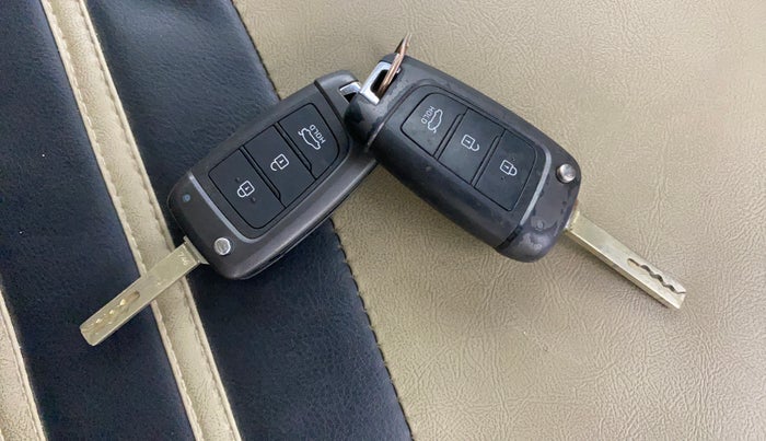 2019 Hyundai Verna 1.4 EX PETROL, Petrol, Manual, 81,291 km, Key Close Up