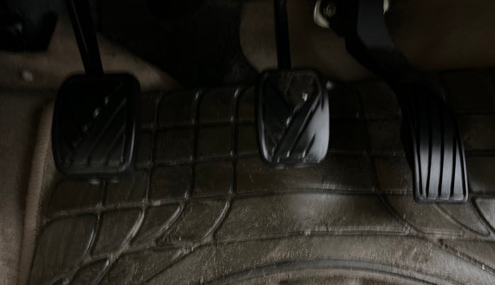 2015 Maruti Swift Dzire VXI, Petrol, Manual, 45,575 km, Pedals