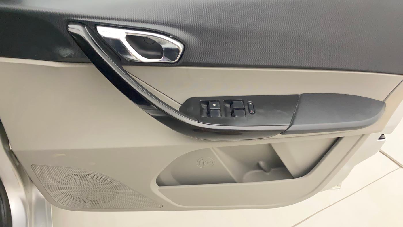 2017 Tata Tiago XZ PETROL, Petrol, Manual, 8,883 km, Driver Side Door Panels Control