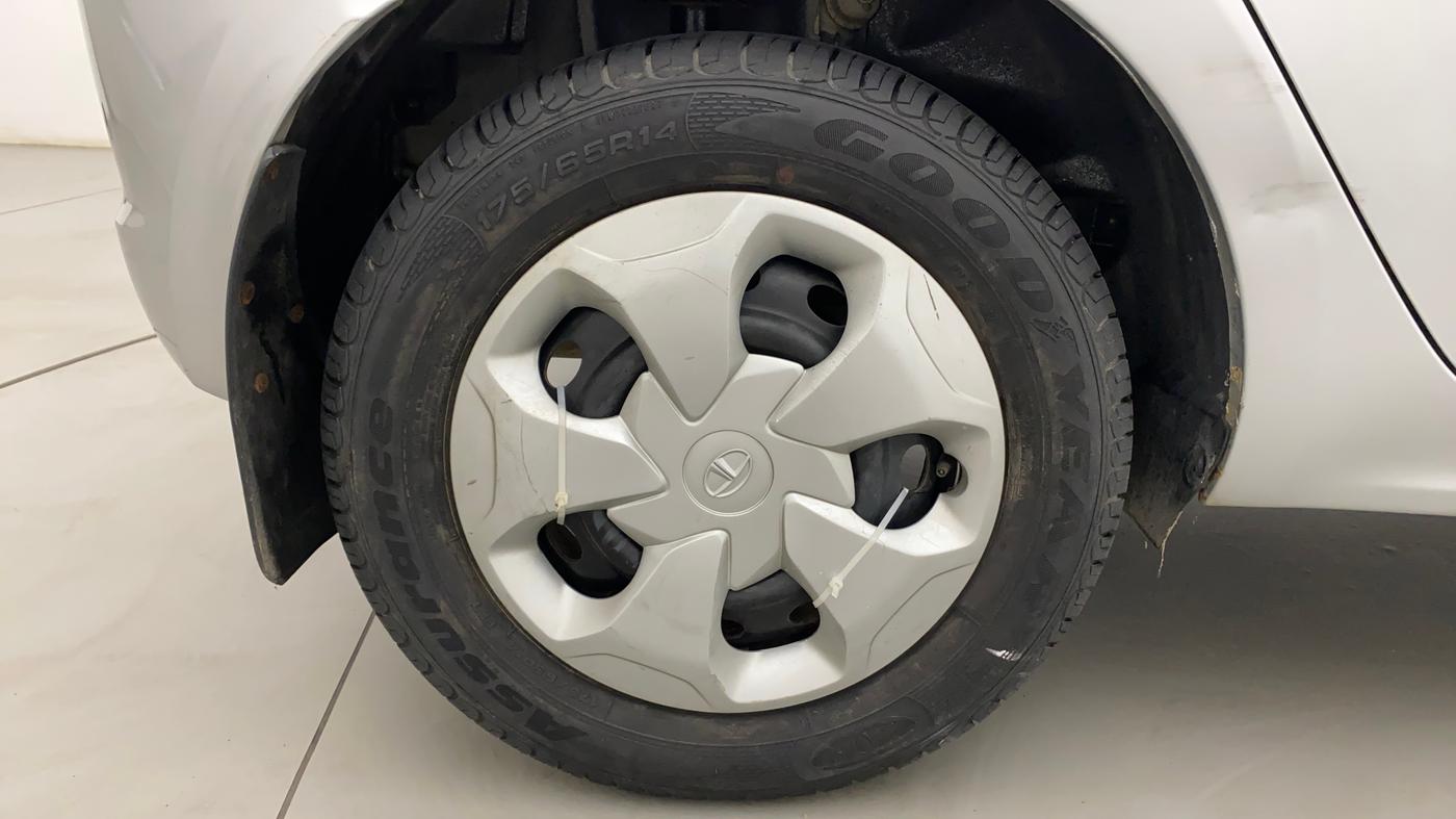 2017 Tata Tiago XZ PETROL, Petrol, Manual, 8,883 km, Right Rear Wheel