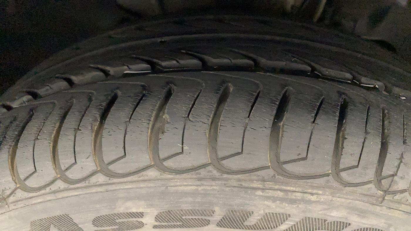 2017 Tata Tiago XZ PETROL, Petrol, Manual, 8,883 km, Right Front Tyre Tread