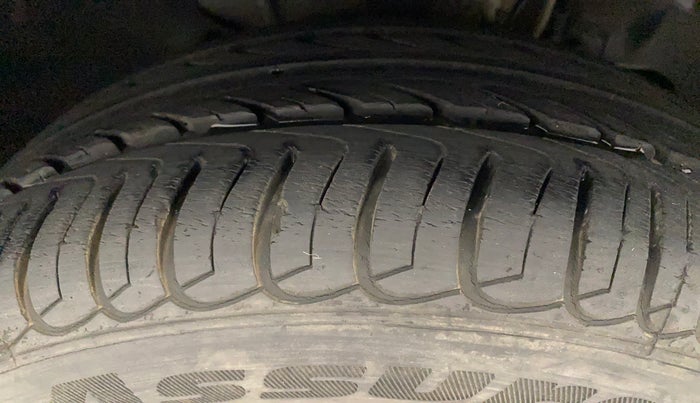 2017 Tata Tiago XZ PETROL, Petrol, Manual, 8,883 km, Right Front Tyre Tread