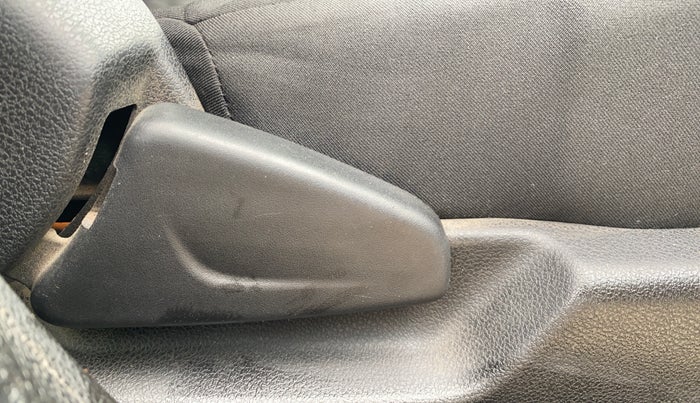 2018 Renault Kwid RXL, Petrol, Manual, 72,719 km, Driver Side Adjustment Panel