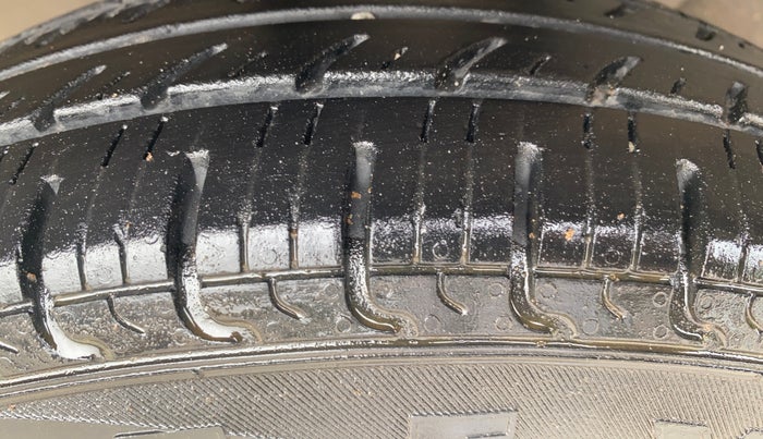 2018 Renault Kwid RXL, Petrol, Manual, 72,719 km, Left Front Tyre Tread