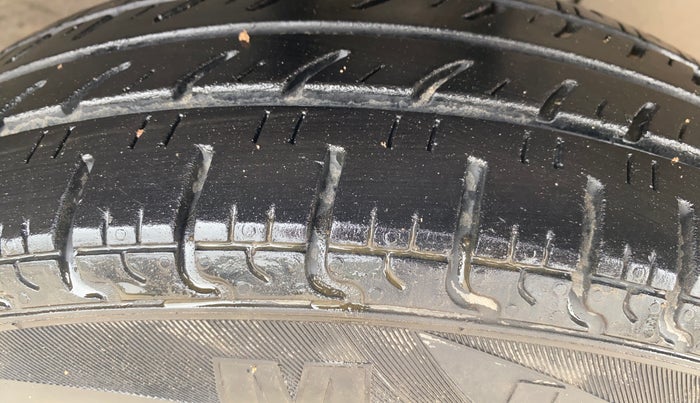 2018 Renault Kwid RXL, Petrol, Manual, 72,719 km, Right Front Tyre Tread