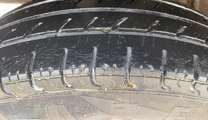 2018 Renault Kwid RXL, Petrol, Manual, 72,719 km, Right Rear Tyre Tread