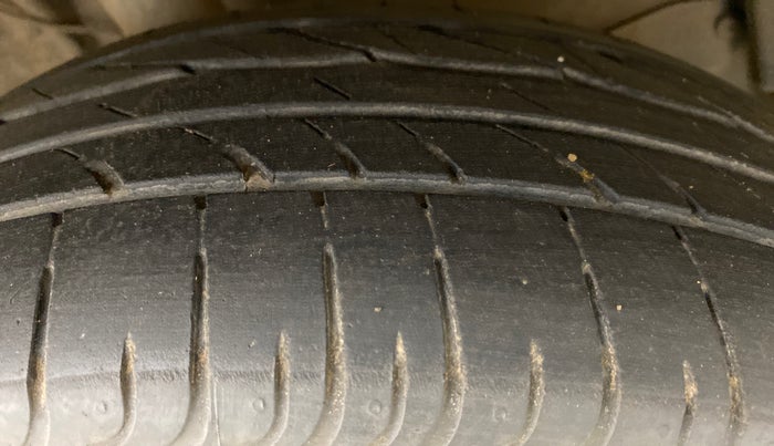 2018 Toyota YARIS V CVT, Petrol, Automatic, 19,212 km, Right Front Tyre Tread