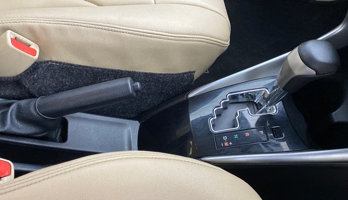 2018 Toyota YARIS V CVT, Petrol, Automatic, 19,212 km, Gear Lever