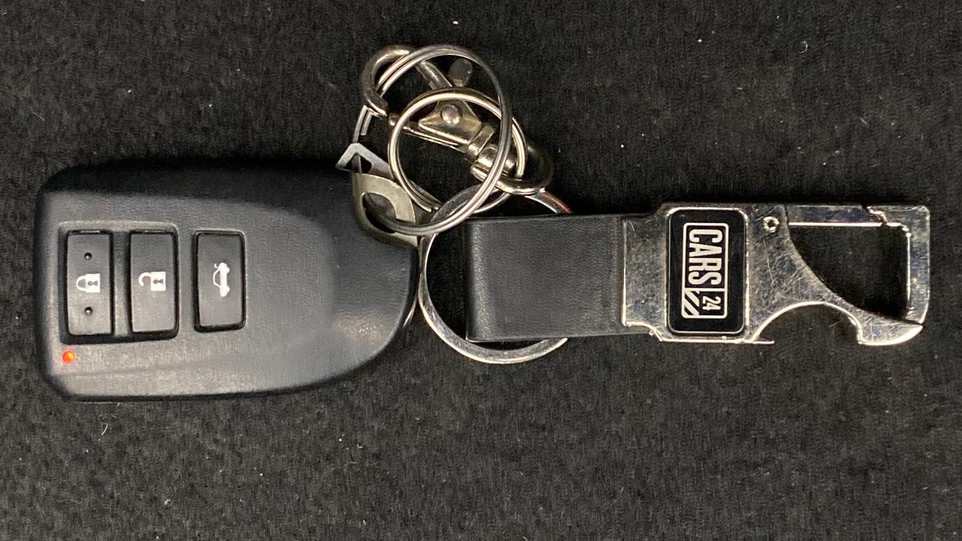 2018 Toyota YARIS V CVT, Petrol, Automatic, 19,212 km, Key Close Up