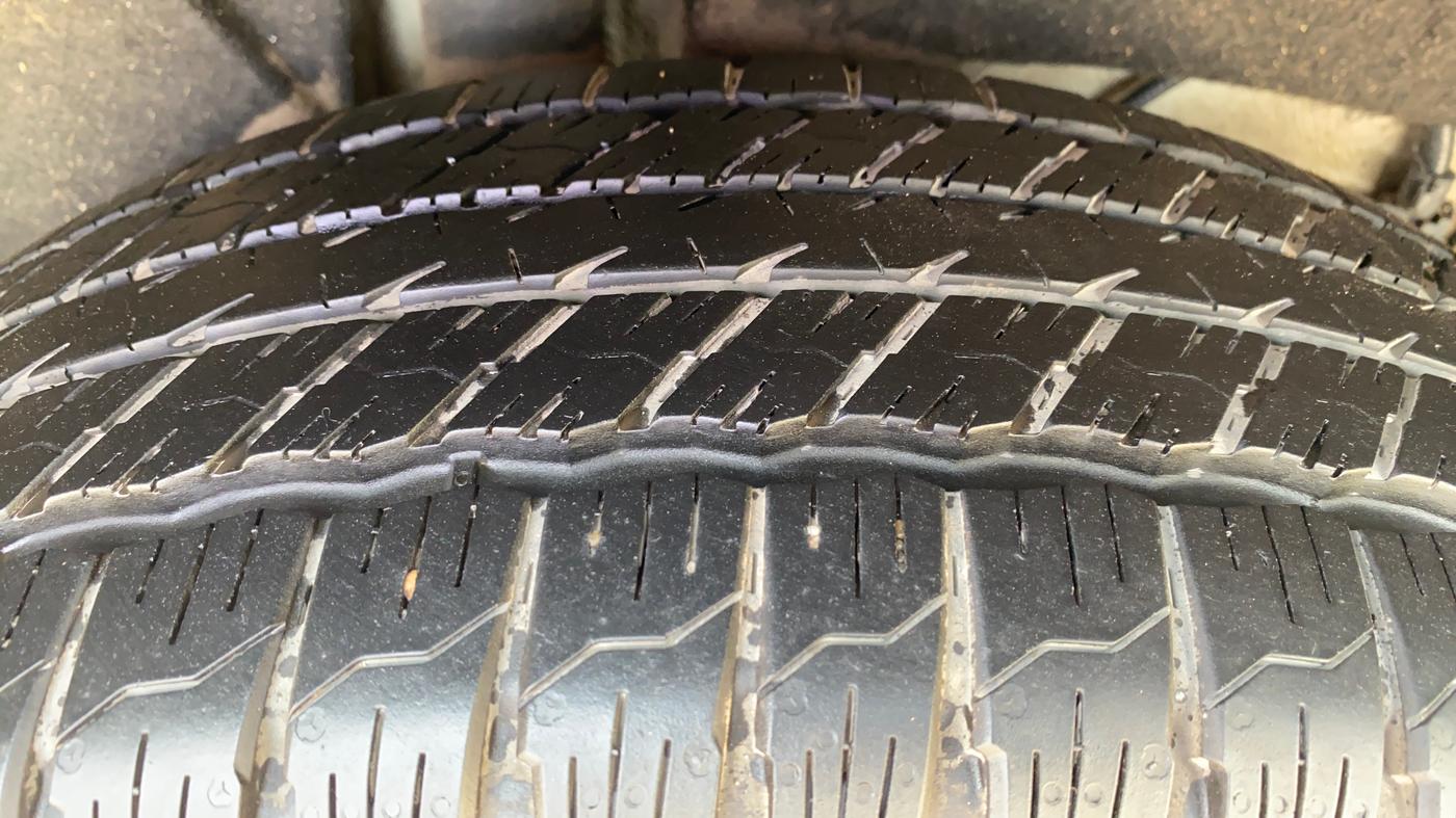 2021 Mahindra XUV700 AX 3 P AT 5 STR, Petrol, Automatic, 64,972 km, Right Rear Tyre Tread