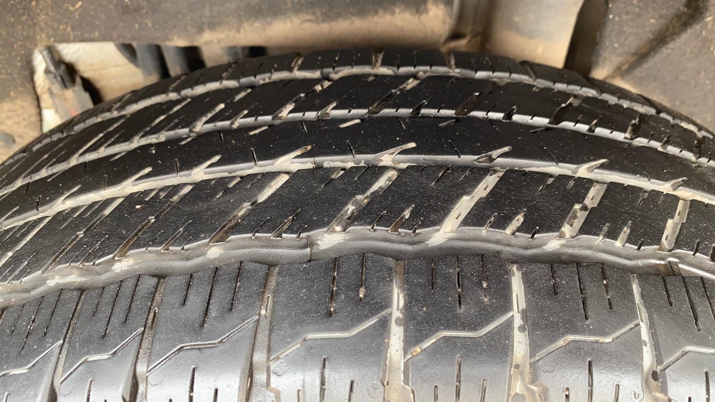 2021 Mahindra XUV700 AX 3 P AT 5 STR, Petrol, Automatic, 64,972 km, Left Rear Tyre Tread