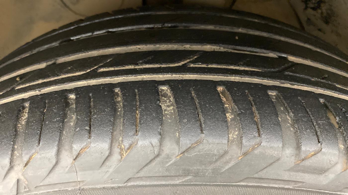 2019 Hyundai Tucson GLS 2WD AT PETROL, Petrol, Automatic, 1,00,239 km, Left Front Tyre Tread