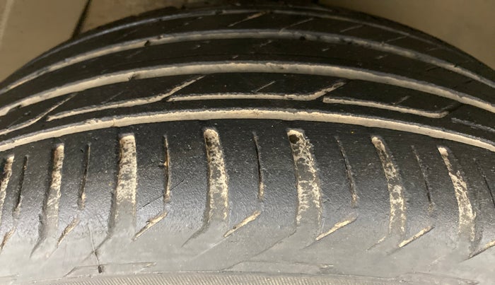 2019 Hyundai Tucson GLS 2WD AT PETROL, Petrol, Automatic, 1,00,239 km, Right Front Tyre Tread