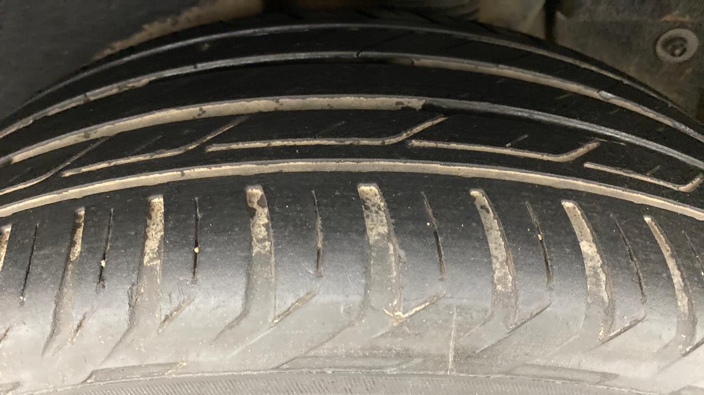 2019 Hyundai Tucson GLS 2WD AT PETROL, Petrol, Automatic, 1,00,239 km, Left Rear Tyre Tread