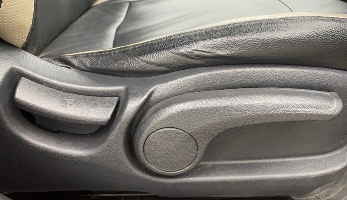 2016 Hyundai Elite i20 ASTA 1.2 (O), Petrol, Manual, 59,221 km, Driver Side Adjustment Panel