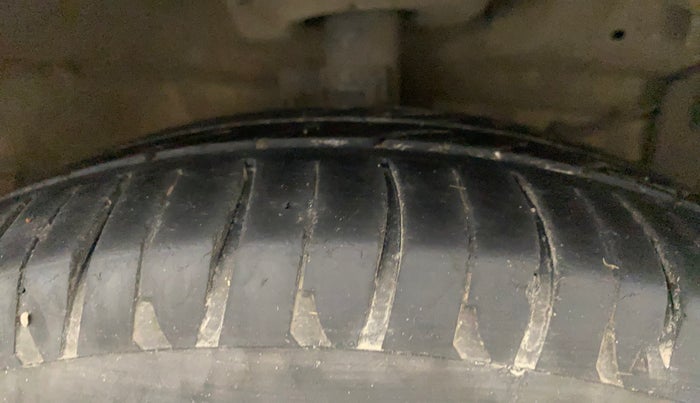 2017 Maruti Ertiga VXI, Petrol, Manual, 99,791 km, Right Front Tyre Tread