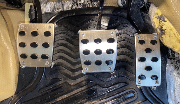 2017 Maruti Ertiga VXI, Petrol, Manual, 99,791 km, Pedals