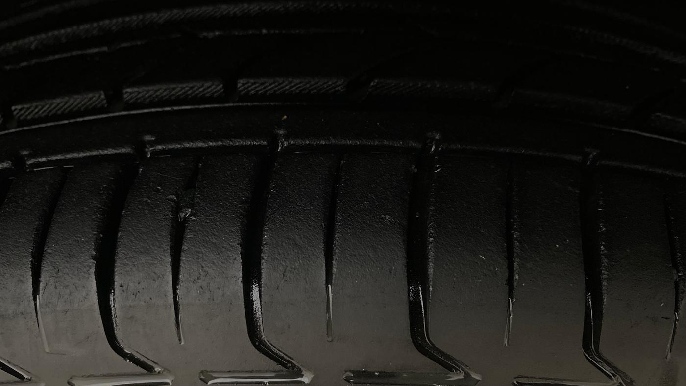 2019 Nissan Kicks XV 1.5, Petrol, Manual, 41,772 km, Right Front Tyre Tread