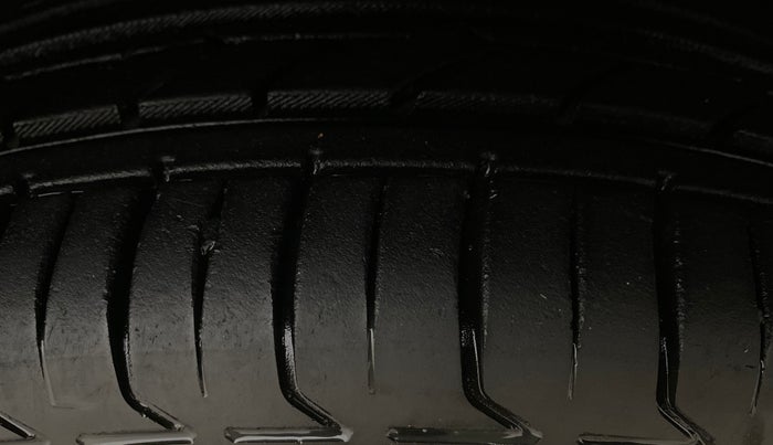 2019 Nissan Kicks XV 1.5, Petrol, Manual, 41,772 km, Right Front Tyre Tread