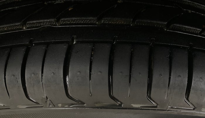 2019 Nissan Kicks XV 1.5, Petrol, Manual, 41,772 km, Right Rear Tyre Tread