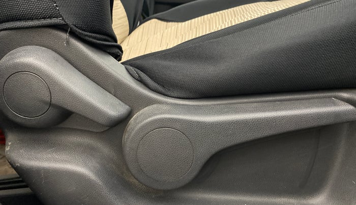 2019 Nissan Kicks XV 1.5, Petrol, Manual, 41,772 km, Driver Side Adjustment Panel