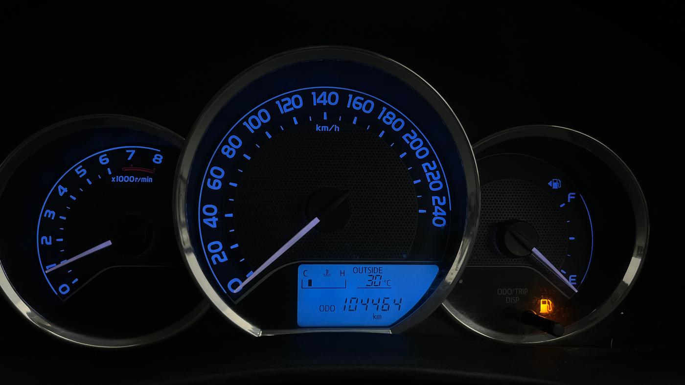 2014 Toyota Corolla Altis J PETROL, Petrol, Manual, 1,04,585 km, Odometer Image