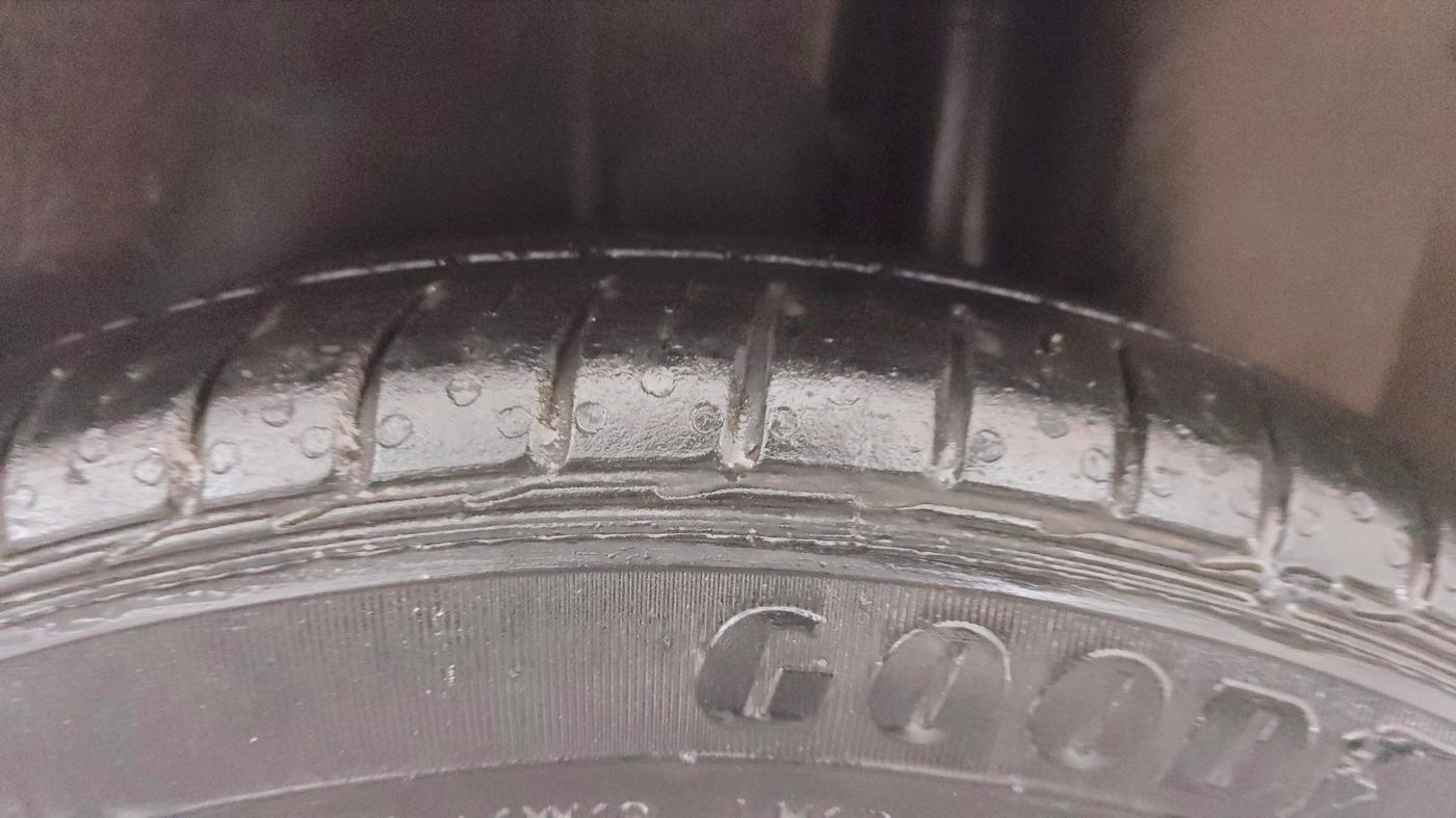 2016 Maruti Ciaz ZXI+ AT, Petrol, Automatic, 1,42,085 km, Left Rear Tyre Tread