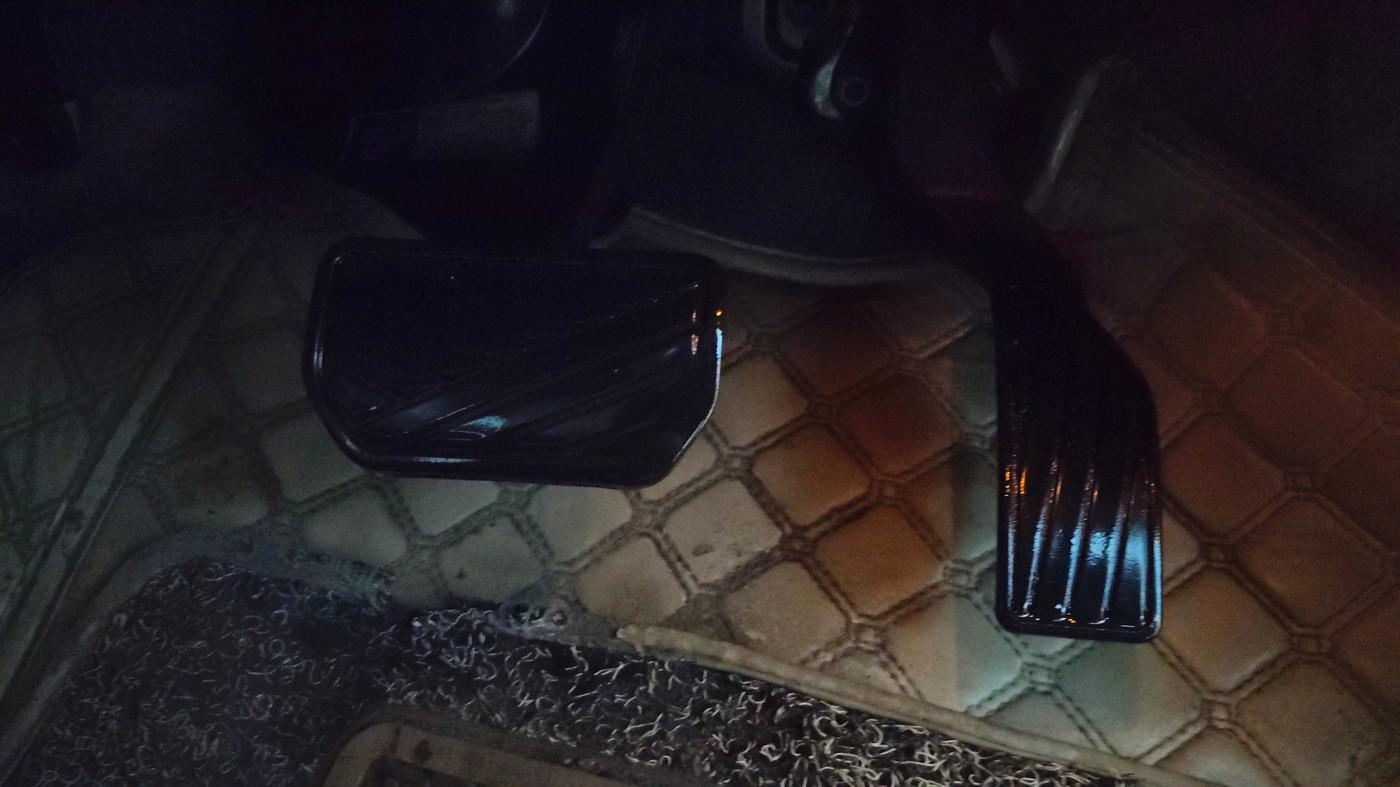2016 Maruti Ciaz ZXI+ AT, Petrol, Automatic, 1,42,085 km, Pedals