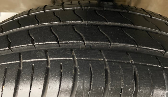 2011 Toyota Etios G, Petrol, Manual, 46,155 km, Left Front Tyre Tread