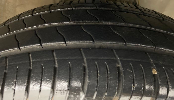 2011 Toyota Etios G, Petrol, Manual, 46,155 km, Right Front Tyre Tread