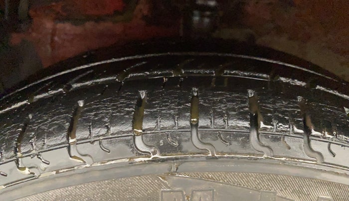 2014 Maruti Celerio VXI, Petrol, Manual, 79,224 km, Left Front Tyre Tread