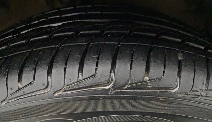 2013 Toyota Etios G SP, Petrol, Manual, 78,020 km, Left Front Tyre Tread