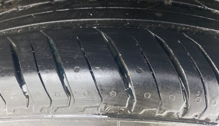 2022 Nissan MAGNITE XV MT, Petrol, Manual, 10,122 km, Left Rear Tyre Tread