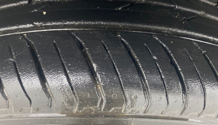 2022 Nissan MAGNITE XV MT, Petrol, Manual, 10,122 km, Left Front Tyre Tread