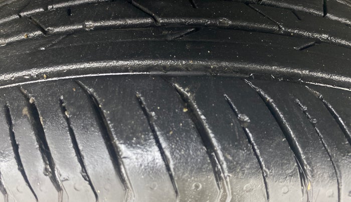 2022 Nissan MAGNITE XV MT, Petrol, Manual, 10,122 km, Right Front Tyre Tread